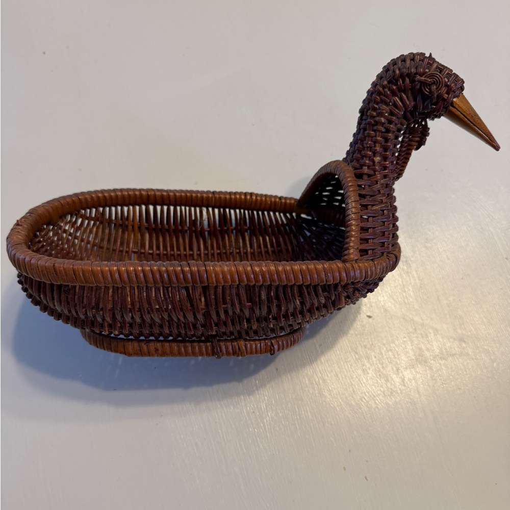 Vintage Brown Wicker/Rattan Duck/Chicken Basket - Picture 1 of 5